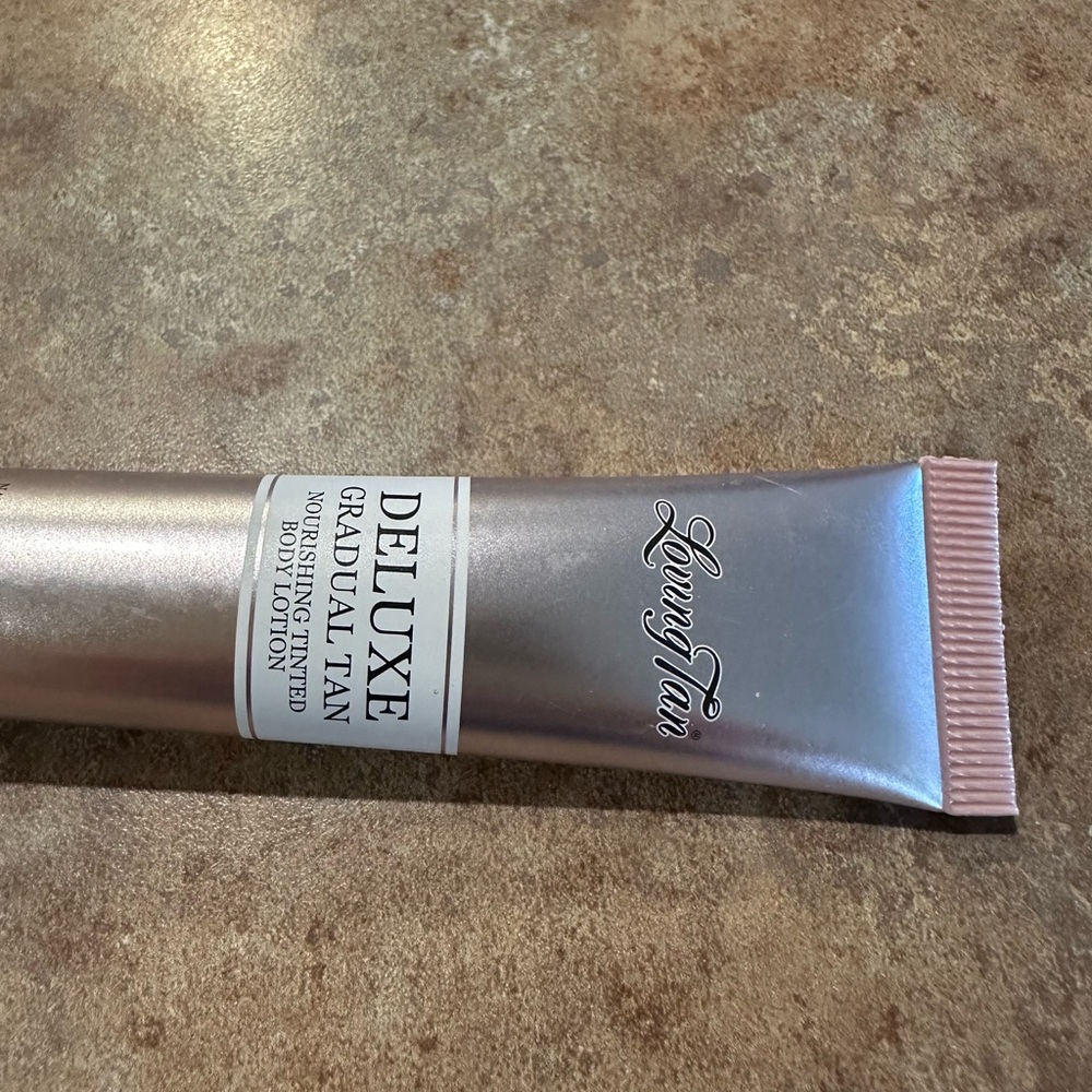 NIB Loving Tan - dark dlx gradual tan nourishing tinted body lotion (med to dk)